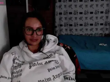 Lunaws11  live sex cam