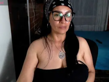Lunaws11  live sex cam