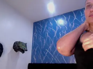 Sweetluzz  live sex cam