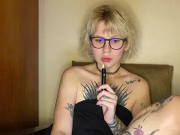 Naughtylayla66  live sex cam
