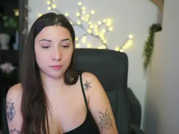 Caylinn18  live sex cam