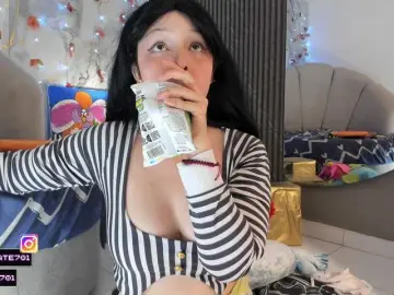 Katemoss70  live sex cam