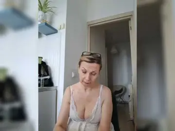 ShiningMILF  live sex cam