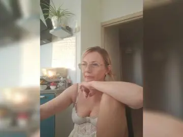 ShiningMILF  live sex cam