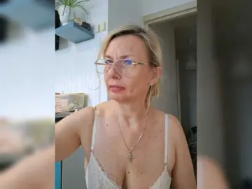 ShiningMILF  live sex cam