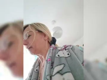 ShiningMILF  live sex cam