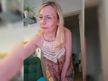 ShiningMILF  live sex cam