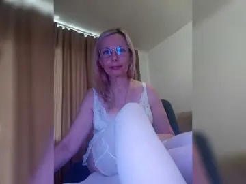 ShiningMILF  live sex cam