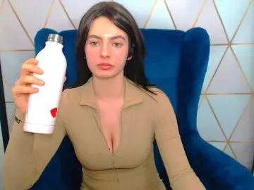 CarliDesire  live sex cam