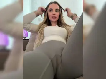 LedyMiya  live sex cam