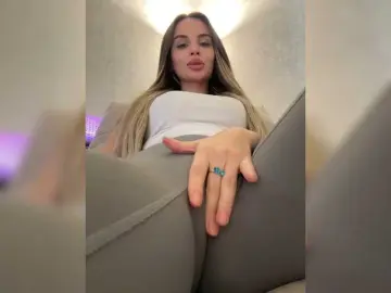 LedyMiya  live sex cam