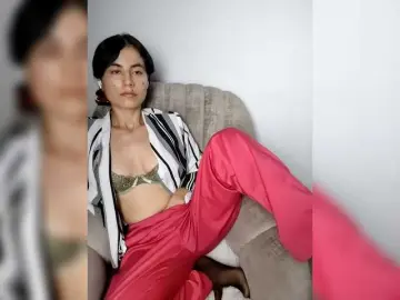 Katiae  live sex cam