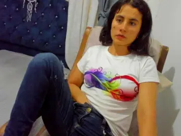 Katiae  live sex cam