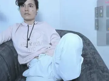 Katiae  live sex cam