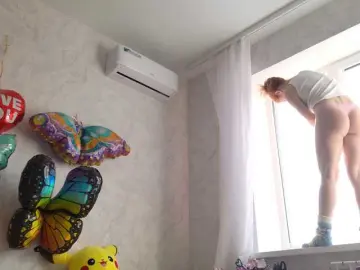 Ladybigsmile  live sex cam