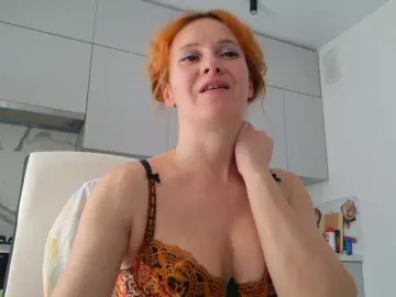 Ladybigsmile  live sex cam
