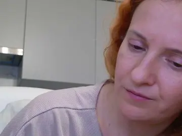 Ladybigsmile  live sex cam