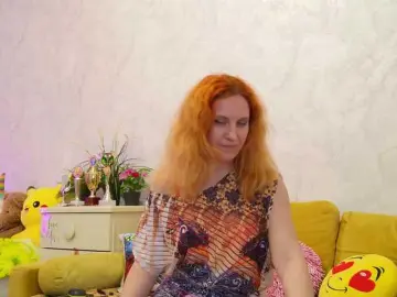 Ladybigsmile  live sex cam