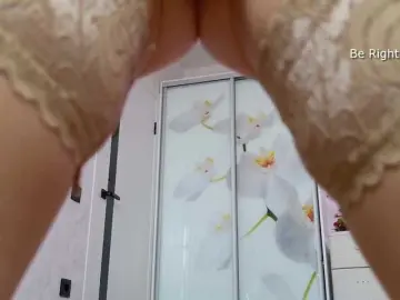 Ladybigsmile  live sex cam