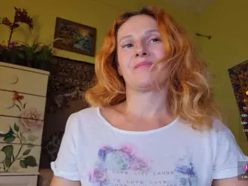 Ladybigsmile  live sex cam
