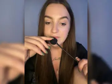 Kisaaac  live sex cam