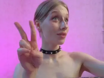 Cyyberwhore  live sex cam