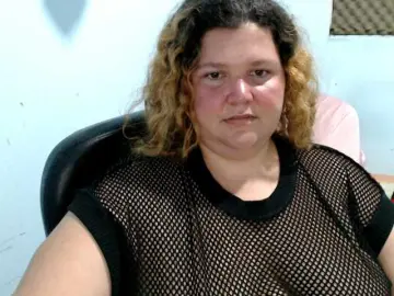 Squirtbbw  live sex cam