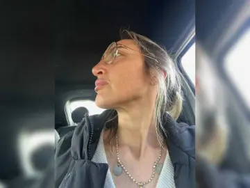 Micina84  live sex cam