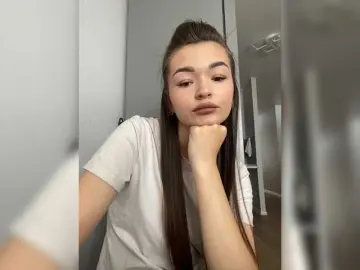 Snnowwwball  live sex cam