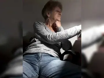 Reife-dame  live sex cam