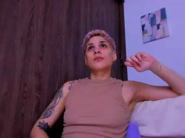 LauraR  live sex cam