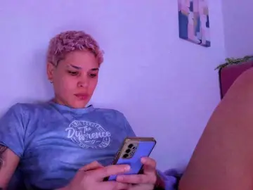 LauraR  live sex cam