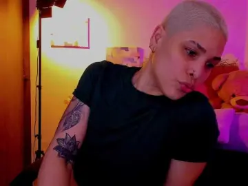 LauraR  live sex cam