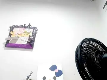 PetiteIvoryqueens  live sex cam