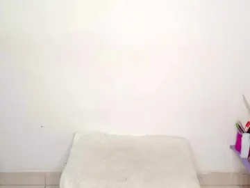 PetiteIvoryqueens  live sex cam