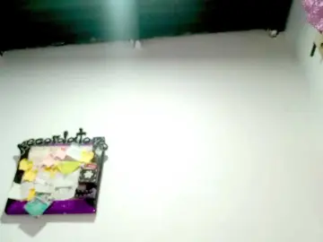 PetiteIvoryqueens  live sex cam
