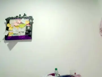 PetiteIvoryqueens  live sex cam