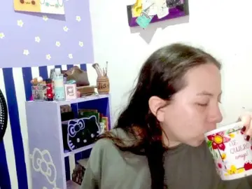 PetiteIvoryqueens  live sex cam
