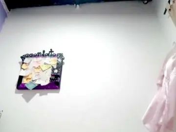 PetiteIvoryqueens  live sex cam
