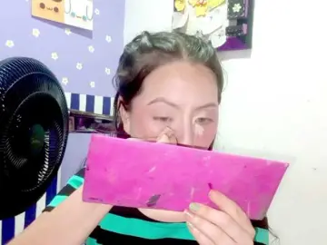 PetiteIvoryqueens  live sex cam