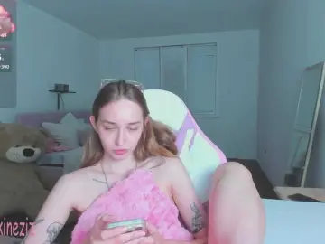 Polikinesis  live sex cam