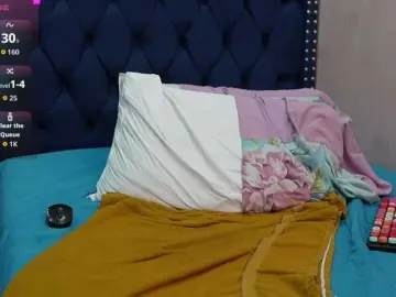 SilverCougar83  live sex cam