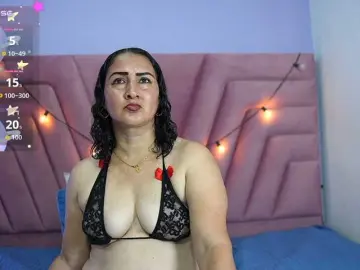 SilverCougar83  live sex cam