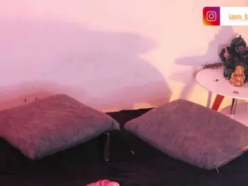 Yourtoybella  live sex cam