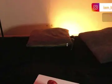 Yourtoybella  live sex cam