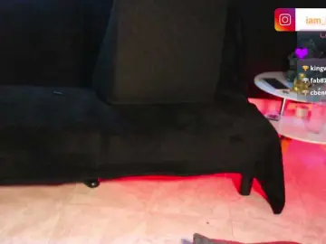 Yourtoybella  live sex cam