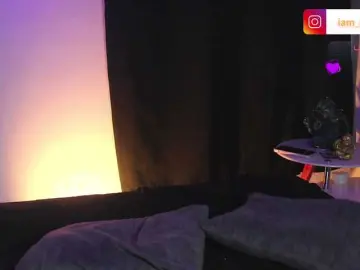 Yourtoybella  live sex cam