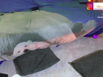 Yourtoybella  live sex cam