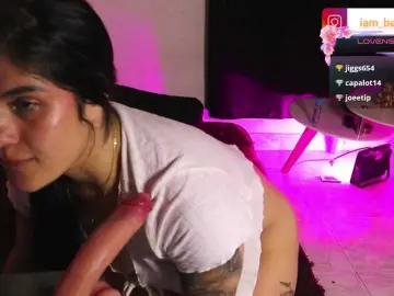 Yourtoybella  live sex cam