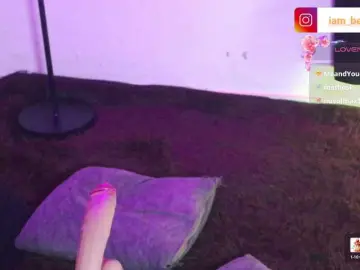 Yourtoybella  live sex cam
